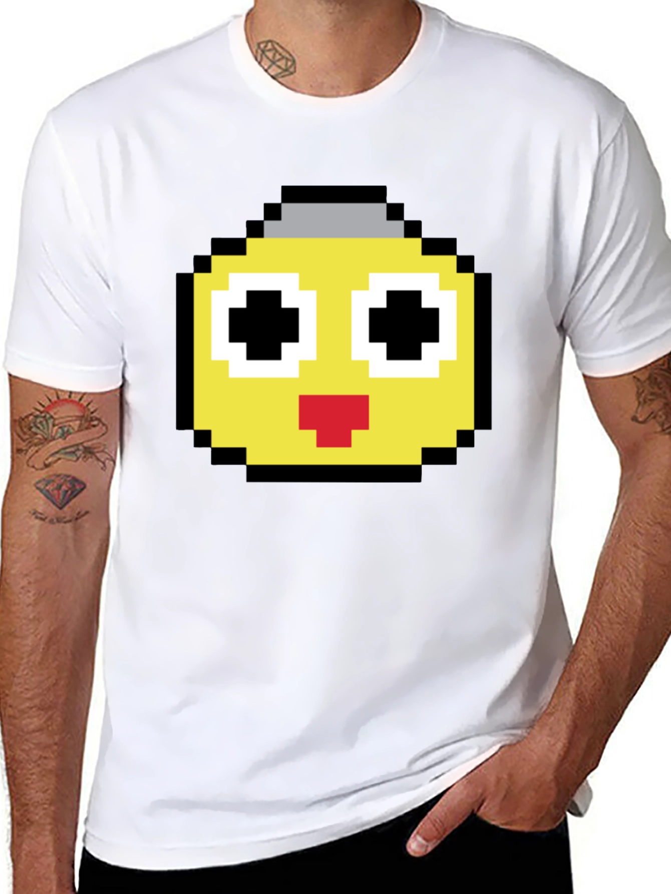 Camiseta Negra con Diseño Pixelado Amarillo