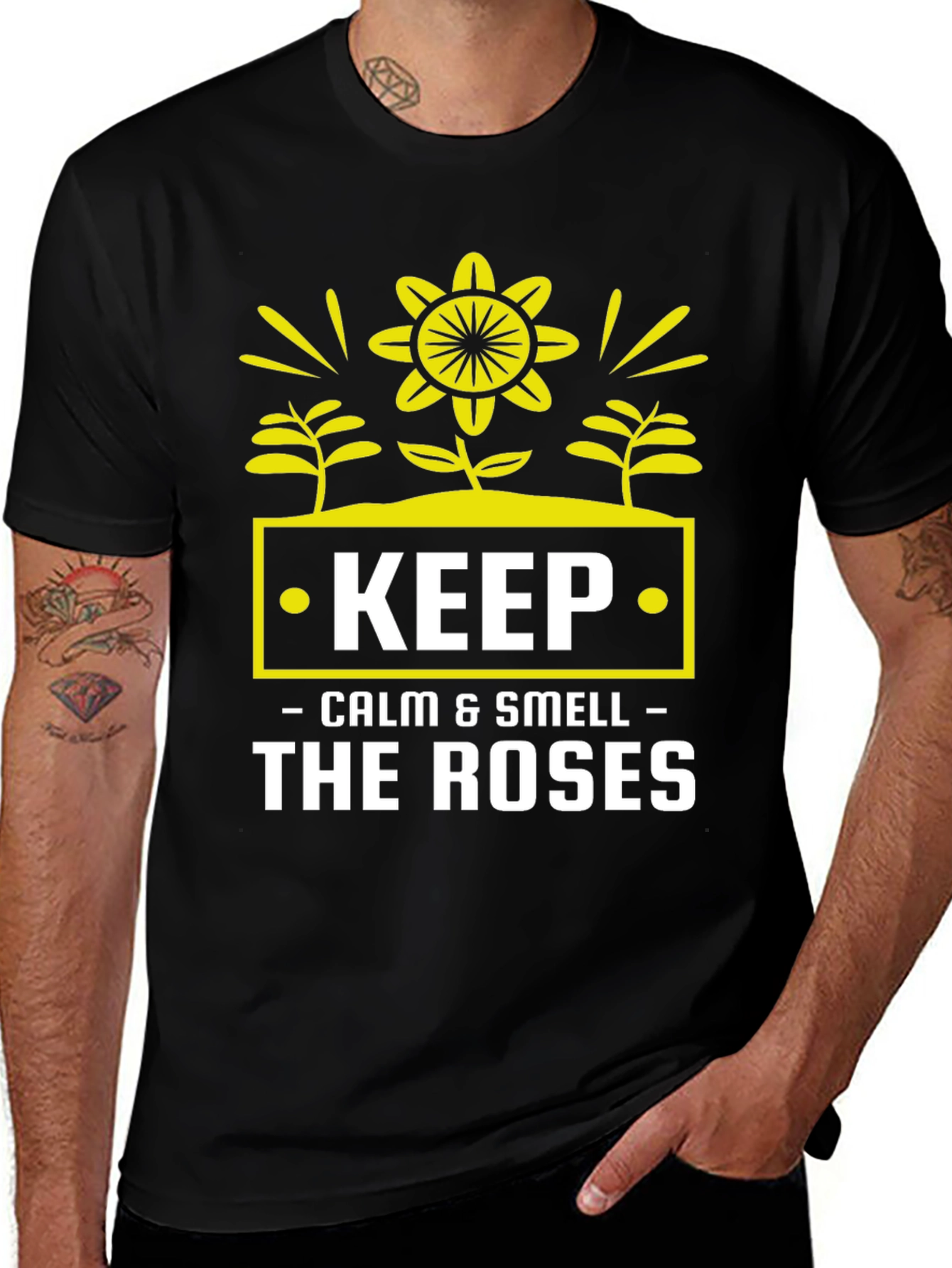 Camiseta Negra: Keep Calm & Smell The Roses