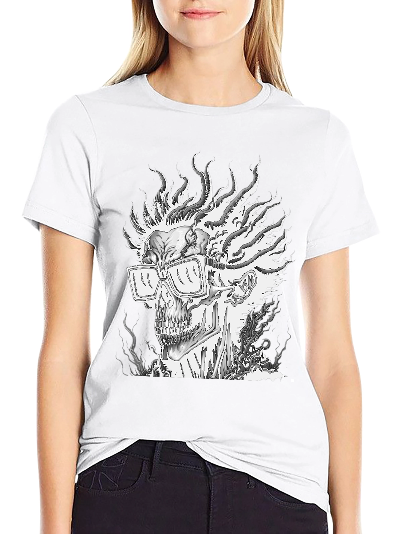 Camiseta Negra con Diseño de Calavera en Llamas