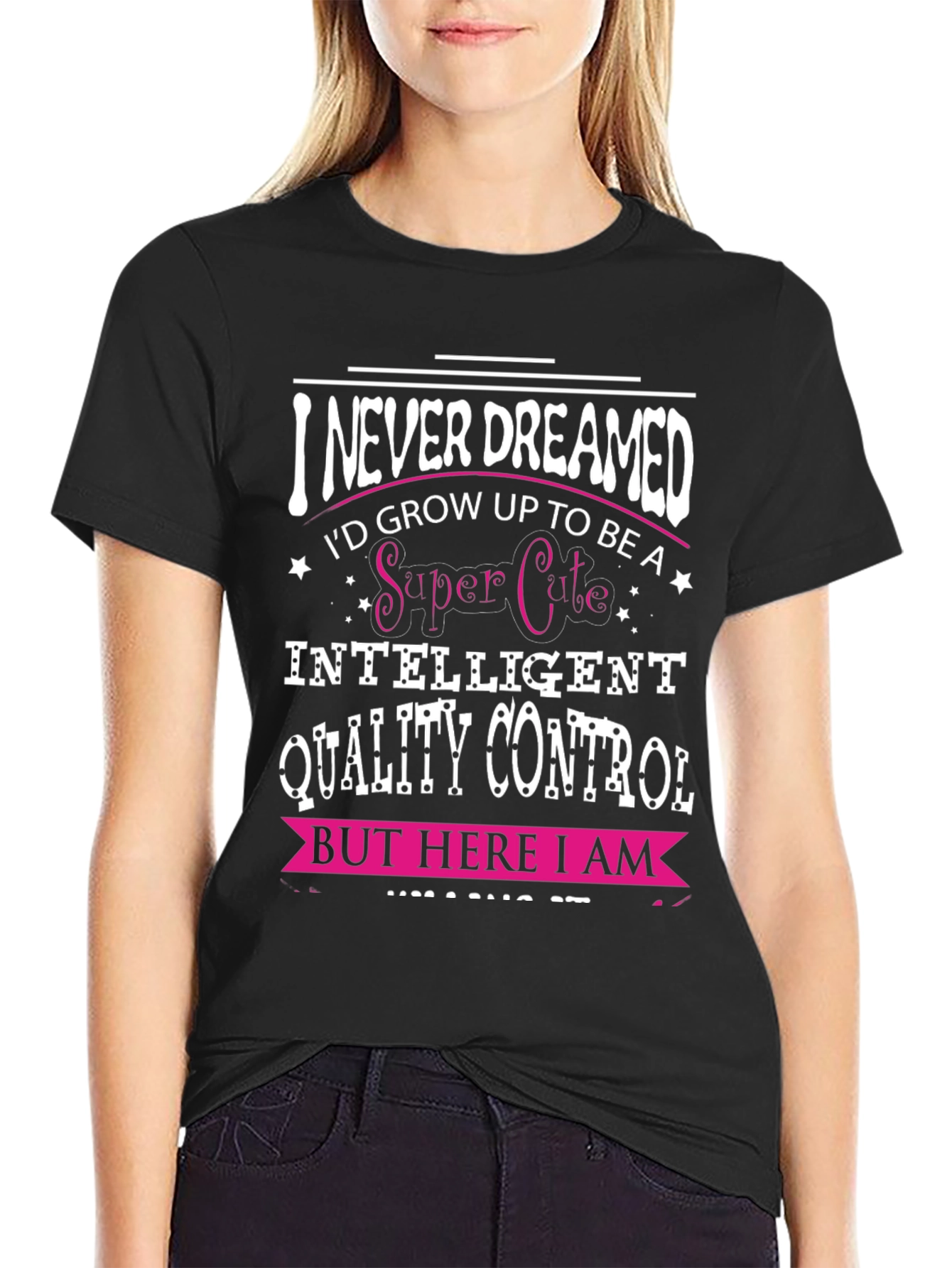 Camiseta Negra con Diseño de Control de Calidad Inteligente