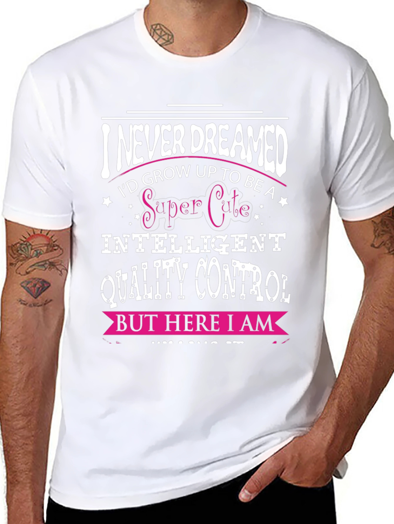 Camiseta Negra con Diseño de Control de Calidad Inteligente