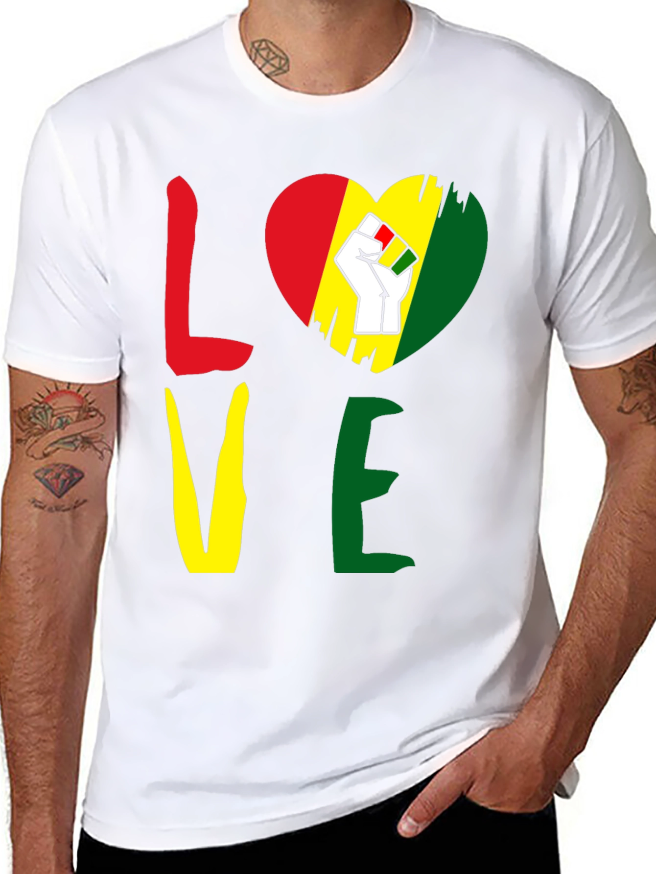 Camiseta Love con puño rebelde - Conciencia y estilo