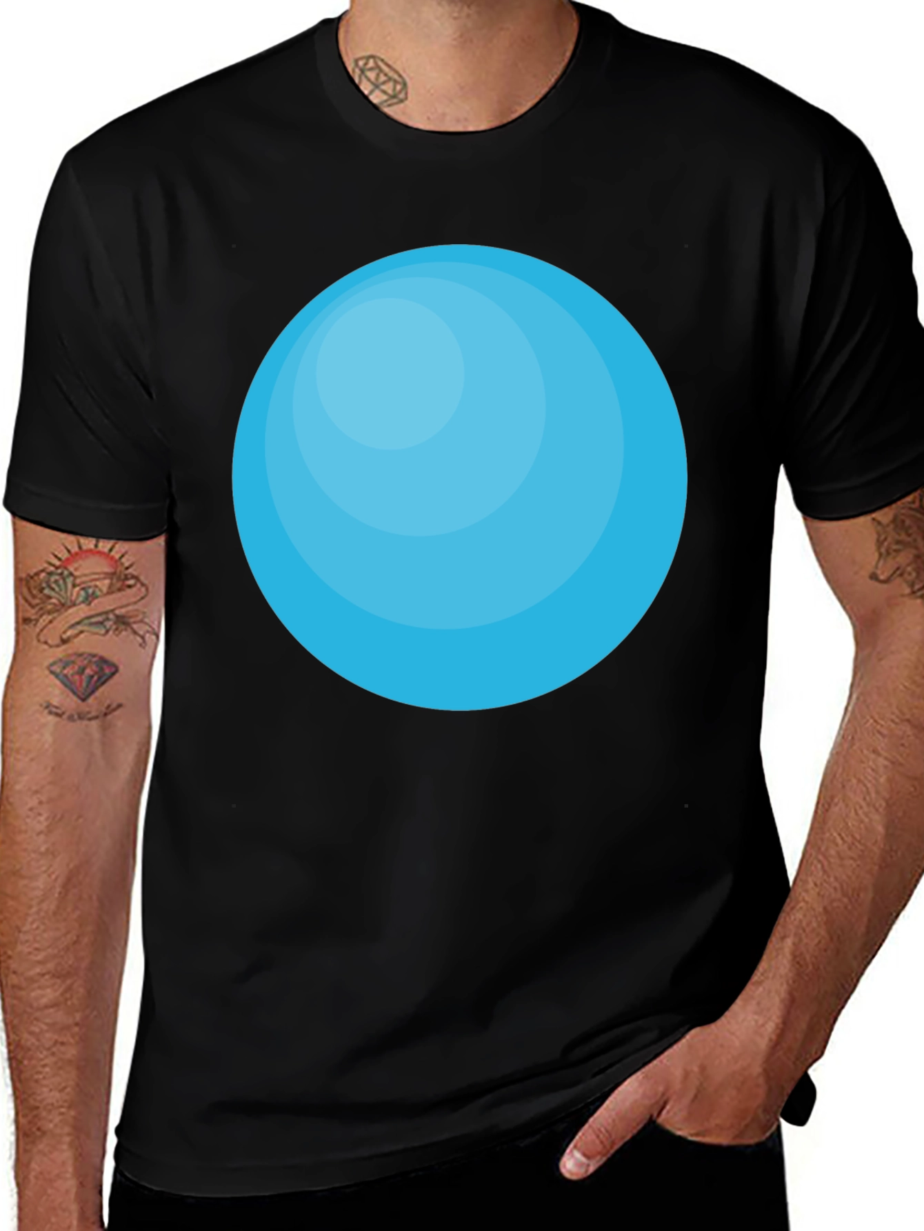 Camiseta Negra con Círculo Azul