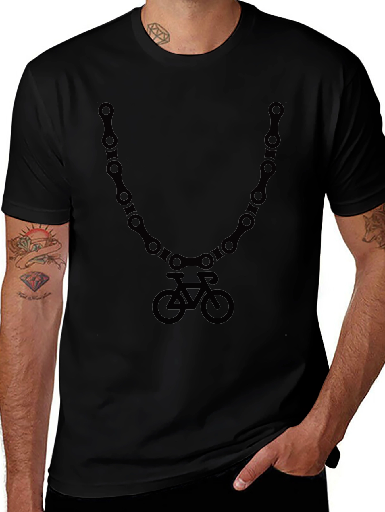 Camiseta Negra con Diseño de Cadena y Bicicleta