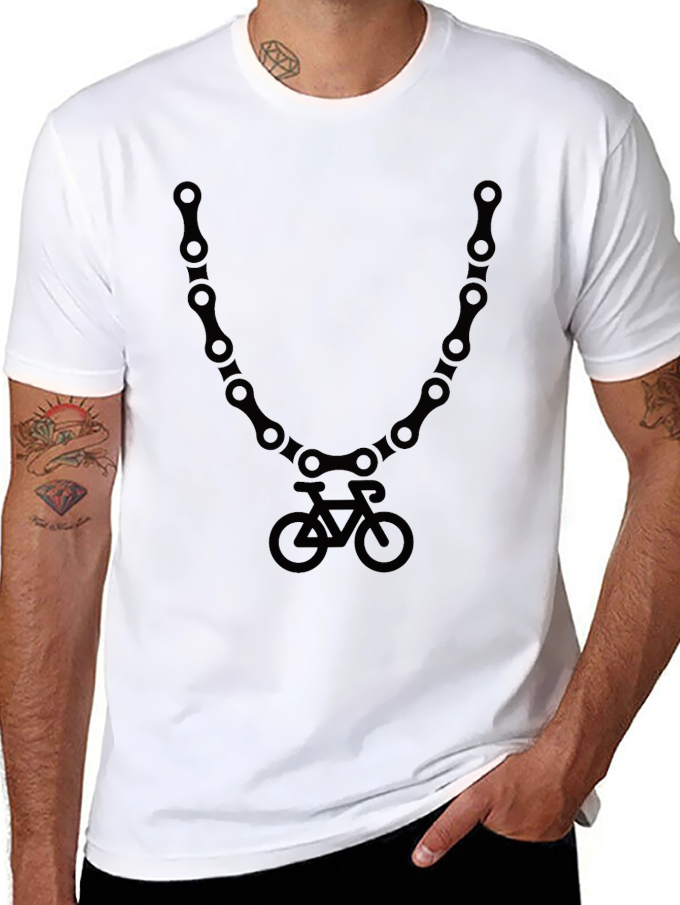 Camiseta Negra con Diseño de Cadena y Bicicleta