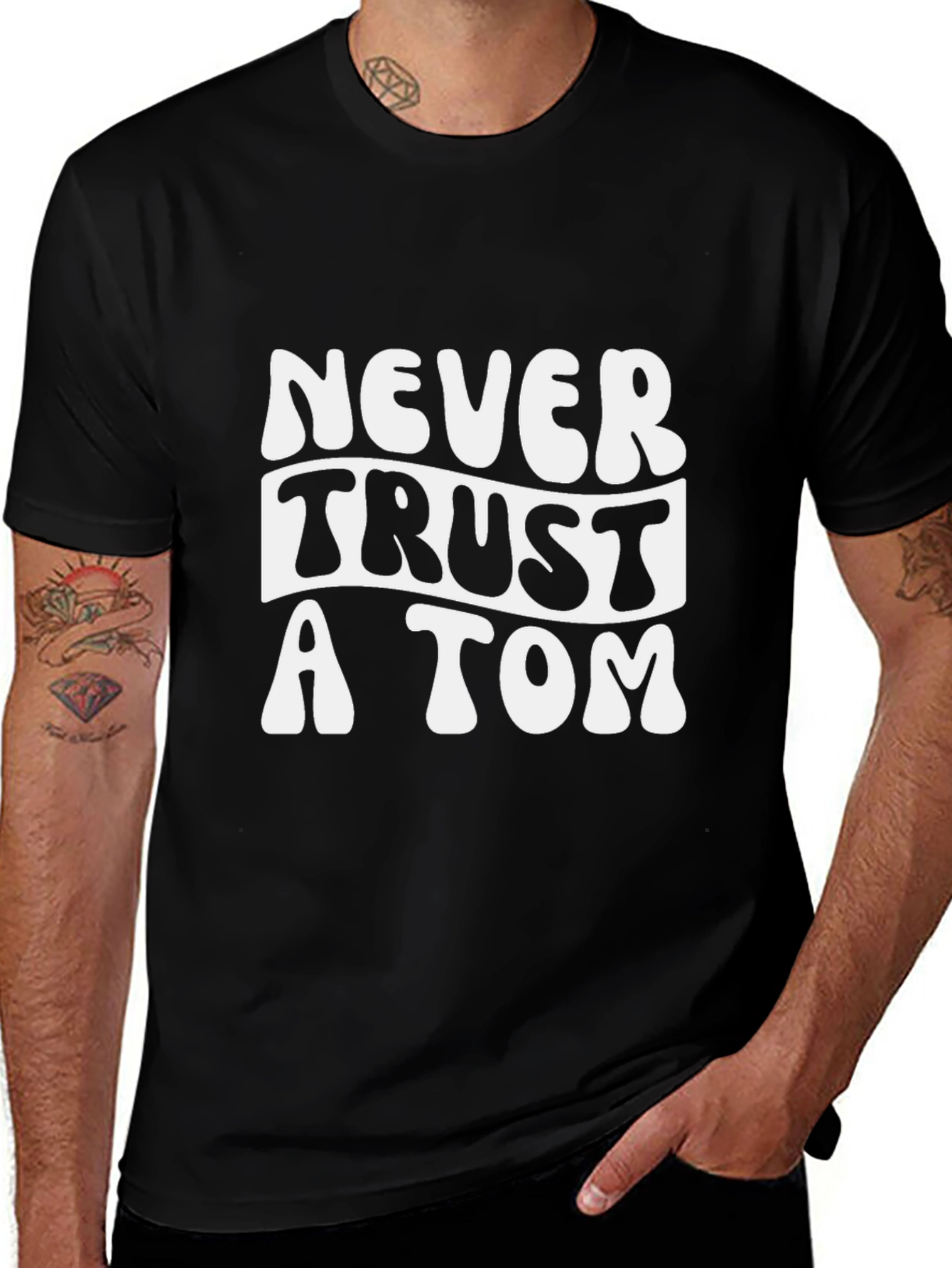 Camiseta Negra Never Trust a Tom