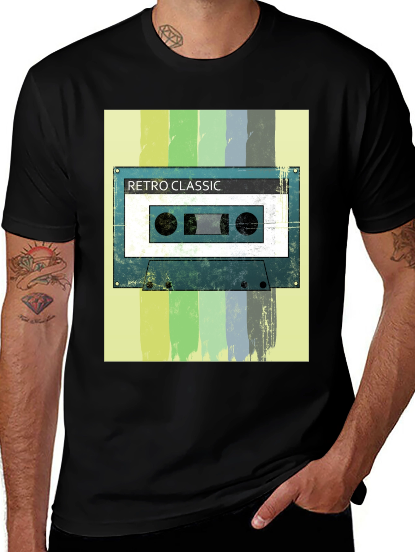 Camiseta Negra con Diseño Retro de Cassette Clásico
