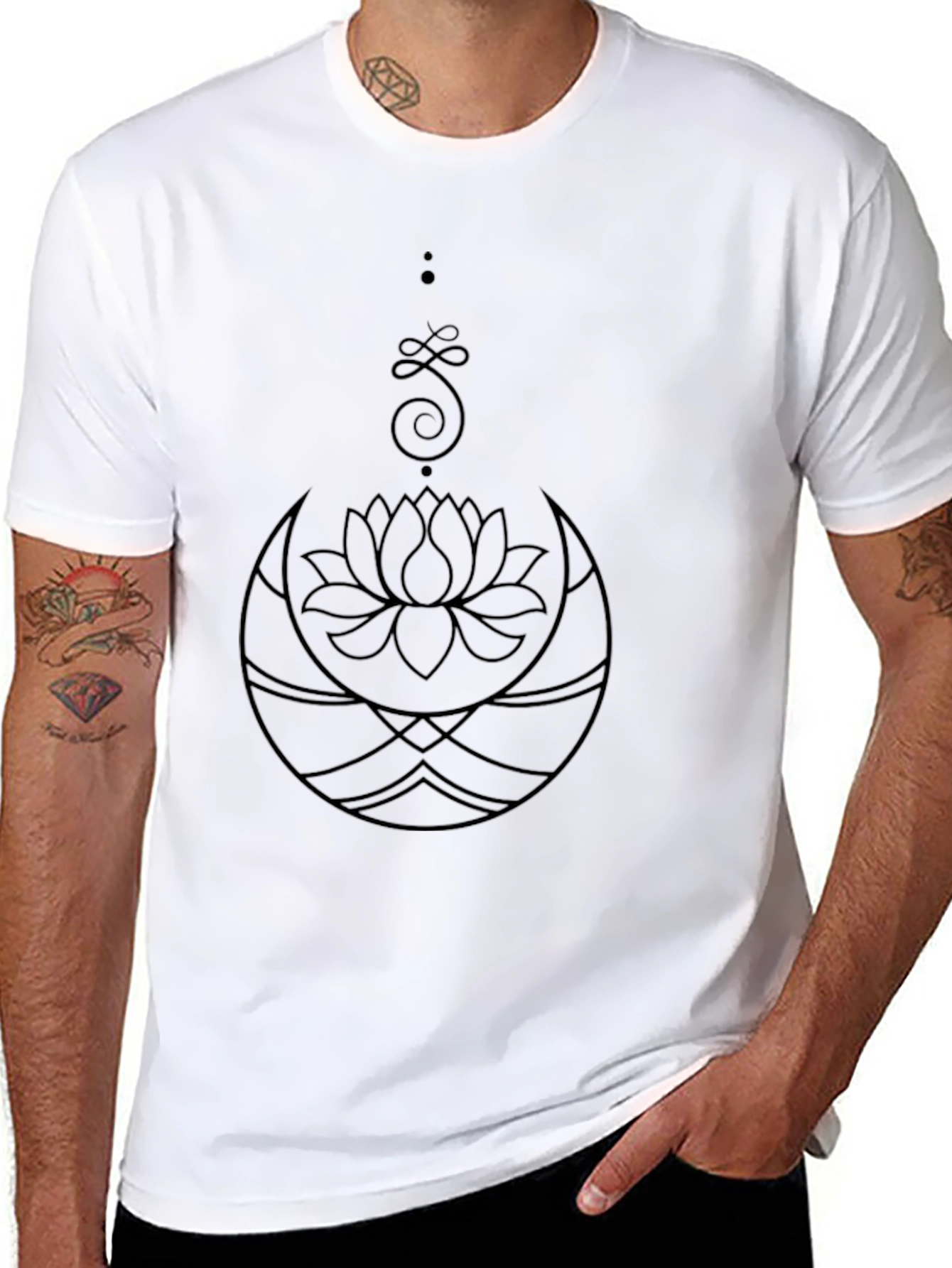 Camiseta Negra con Diseño Floral y Espiritual
