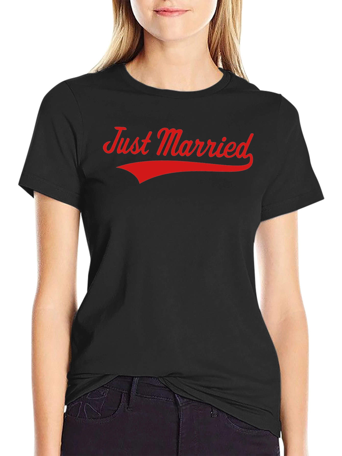 Camiseta Recién Casados Negra con Letras Rojas