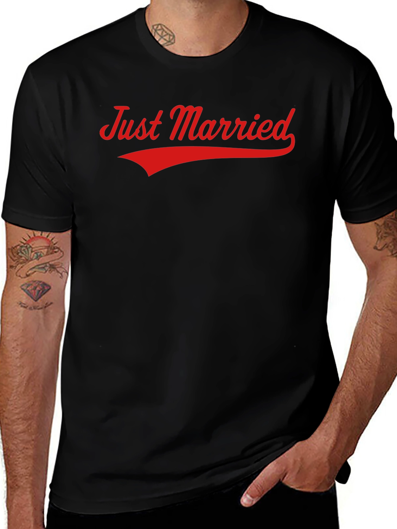 Camiseta Recién Casados Negra con Letras Rojas