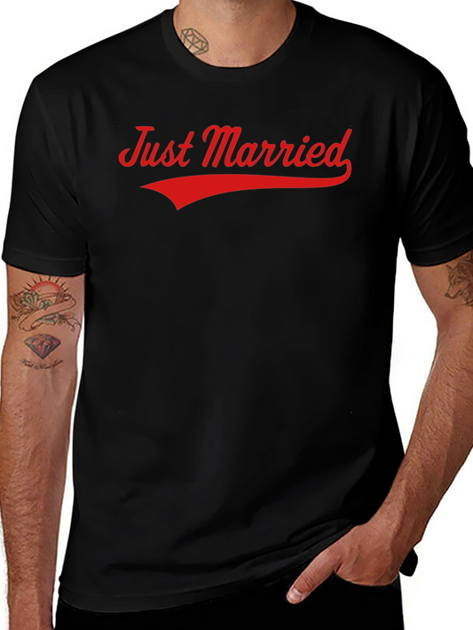 Camiseta Recién Casados Negra con Letras Rojas