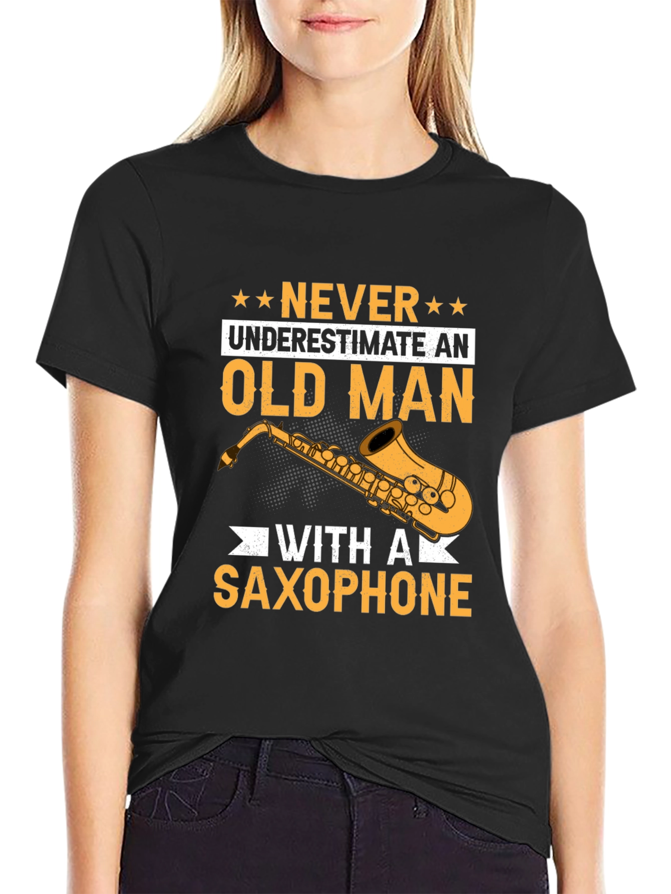 Camiseta Negra: Nunca Subestimes a un Viejo con Saxofón