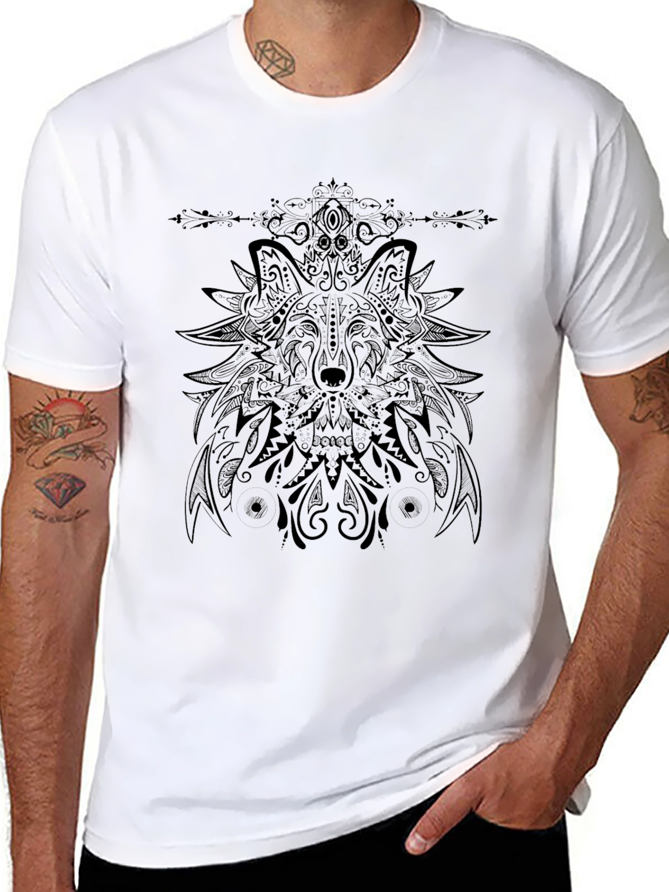Camiseta Negra con Diseño de Lobo Mandala