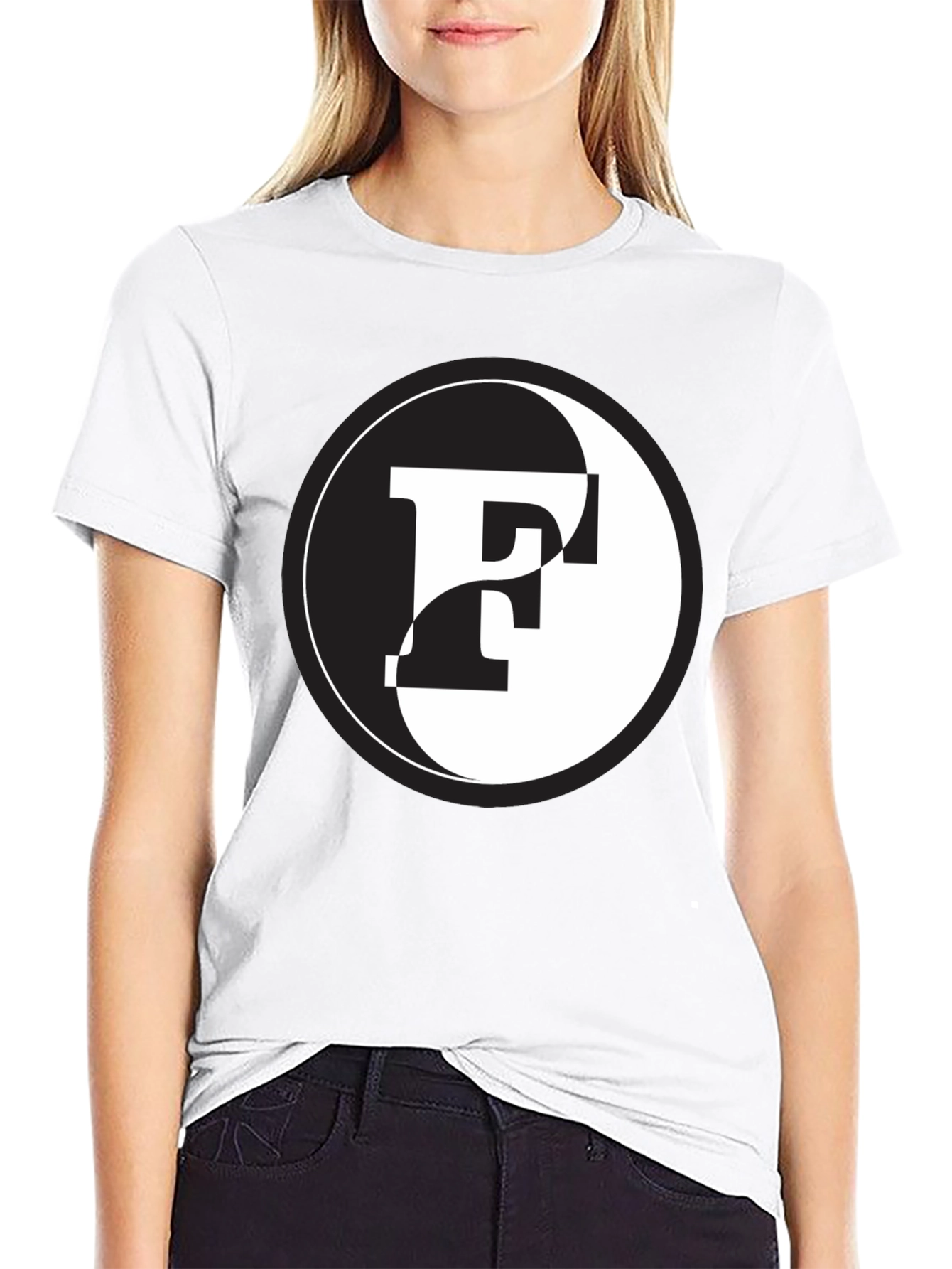 Camiseta Yin Yang con letra F - Diseño único