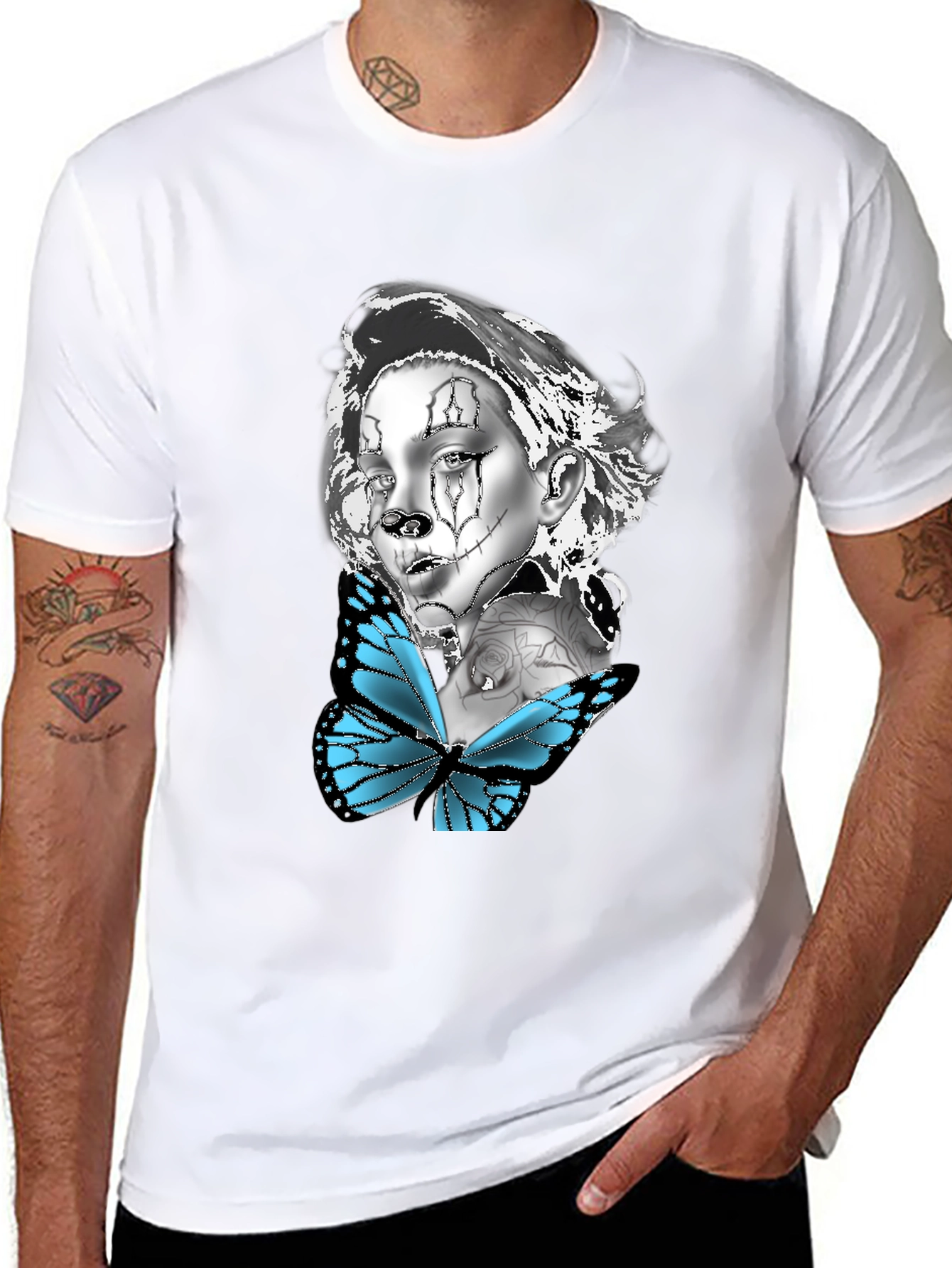 Camiseta Negra con Diseño de Mariposa y Mujer