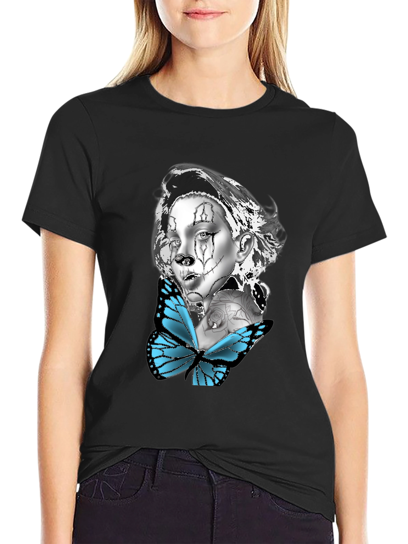 Camiseta Negra con Diseño de Mariposa y Mujer