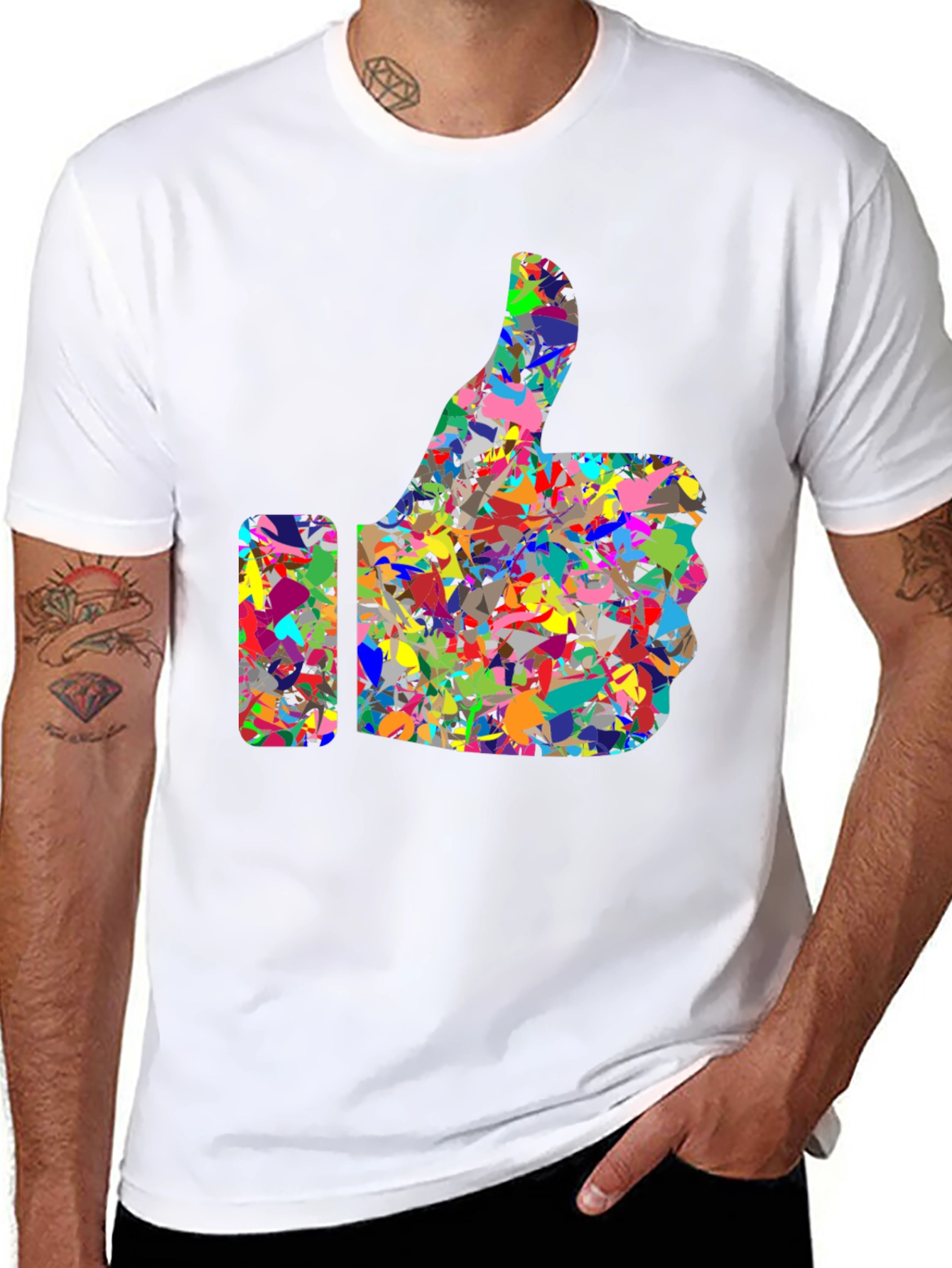 Camiseta Negra con Diseño de Pulgar Arriba Abstracto