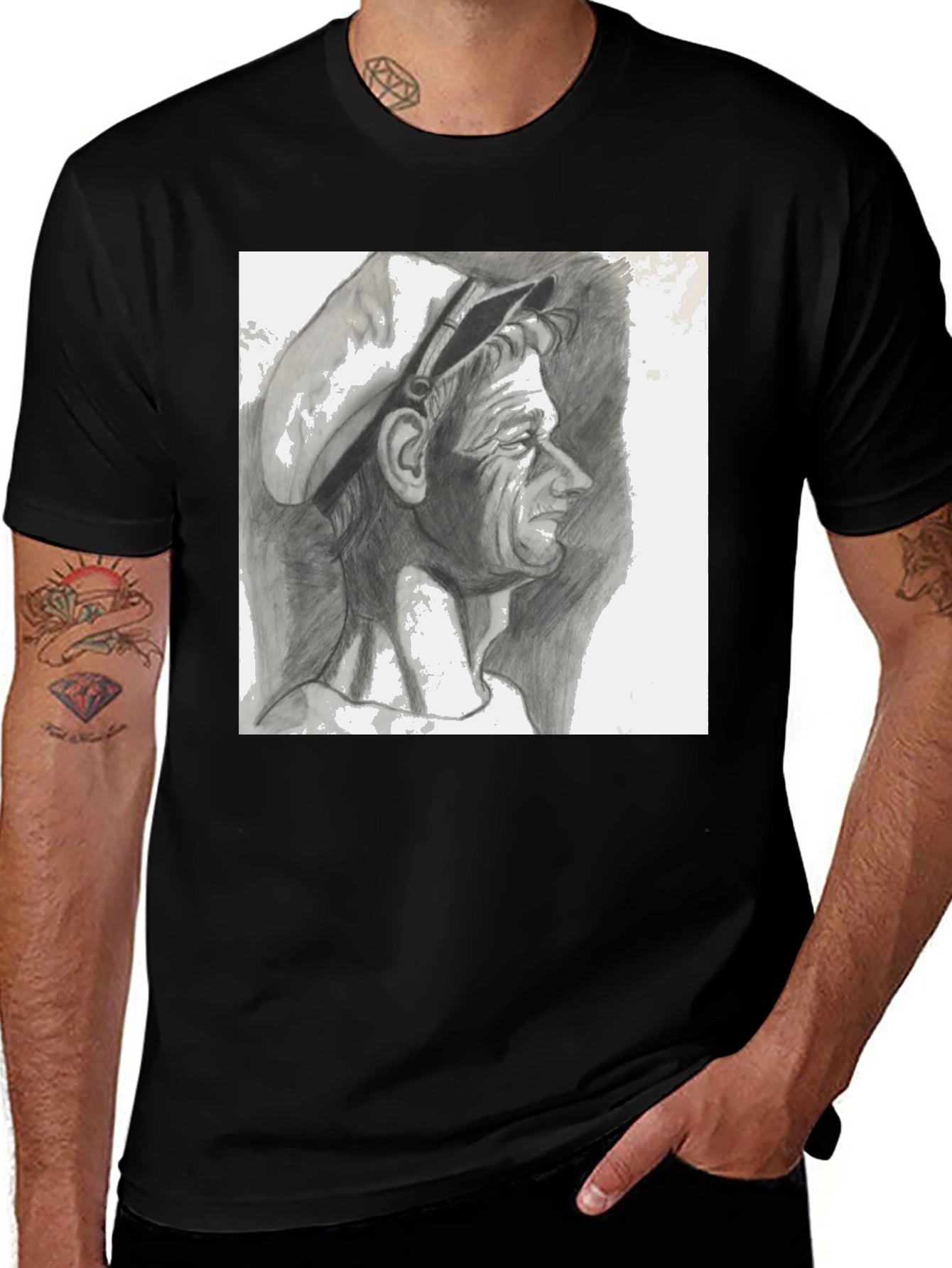 Camiseta Negra con Dibujo a Lápiz de Hombre
