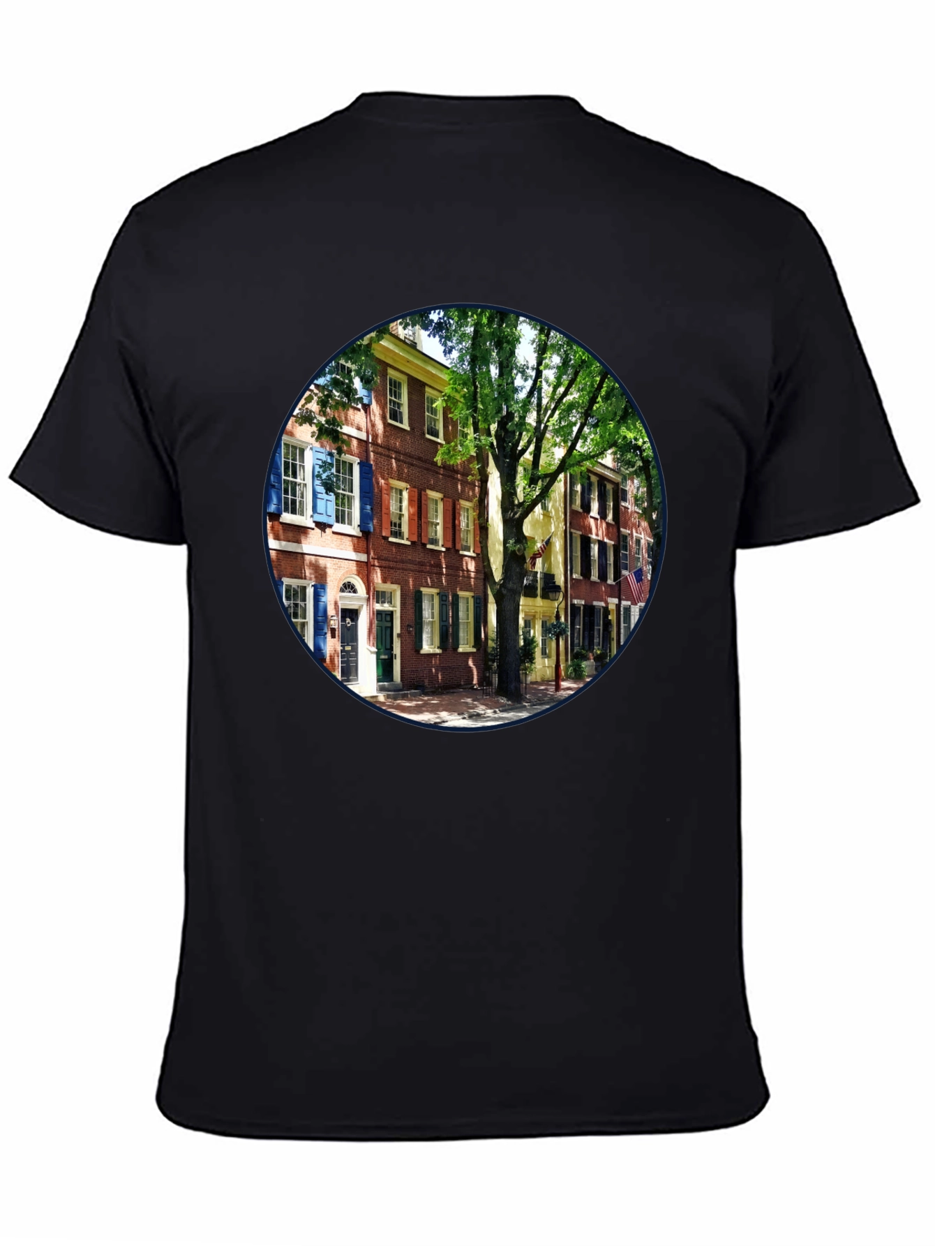 Camiseta Urbana con Diseño Arquitectónico Clásico