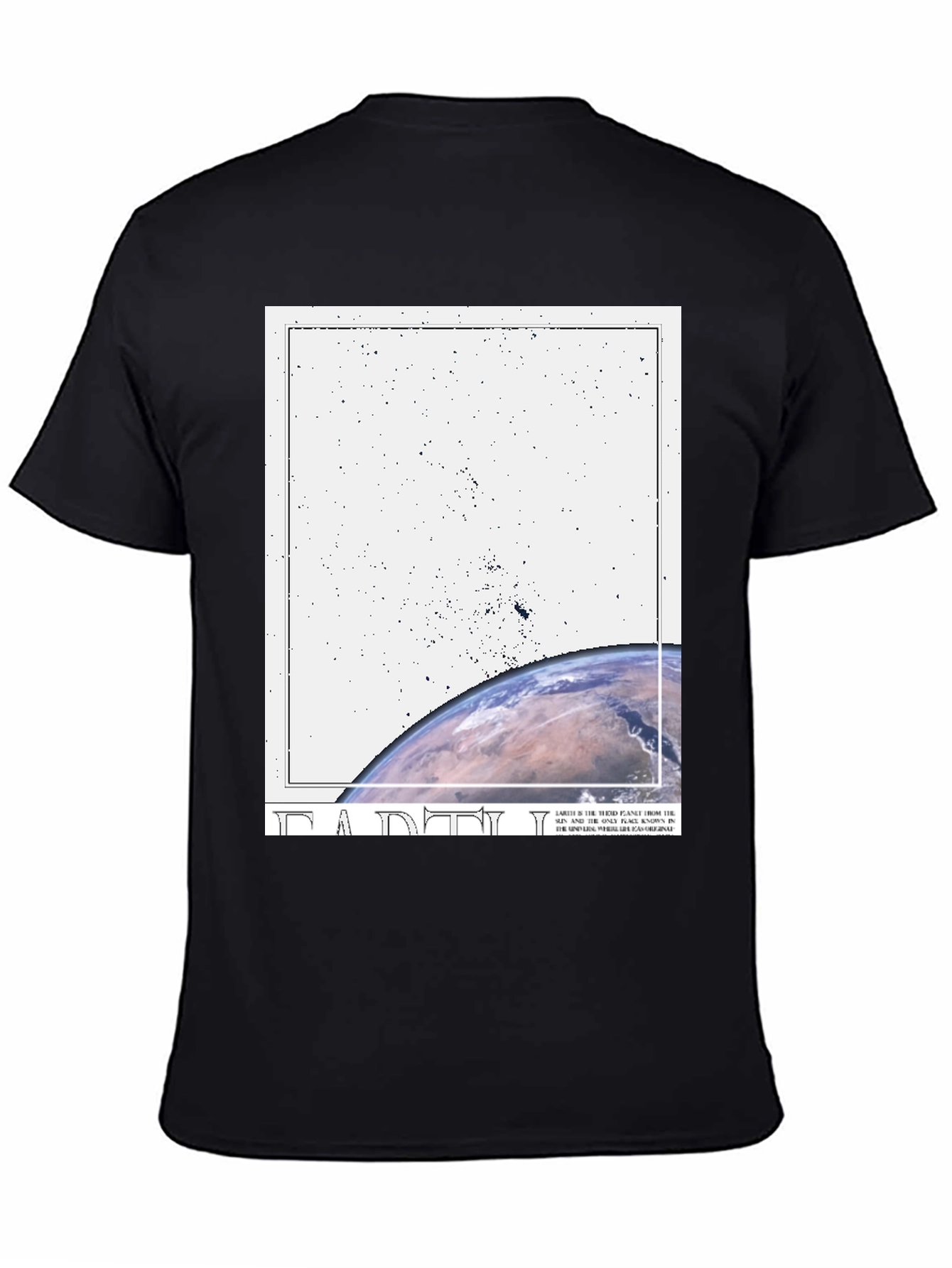 Camiseta Negra Estampada con Diseño Planeta Tierra