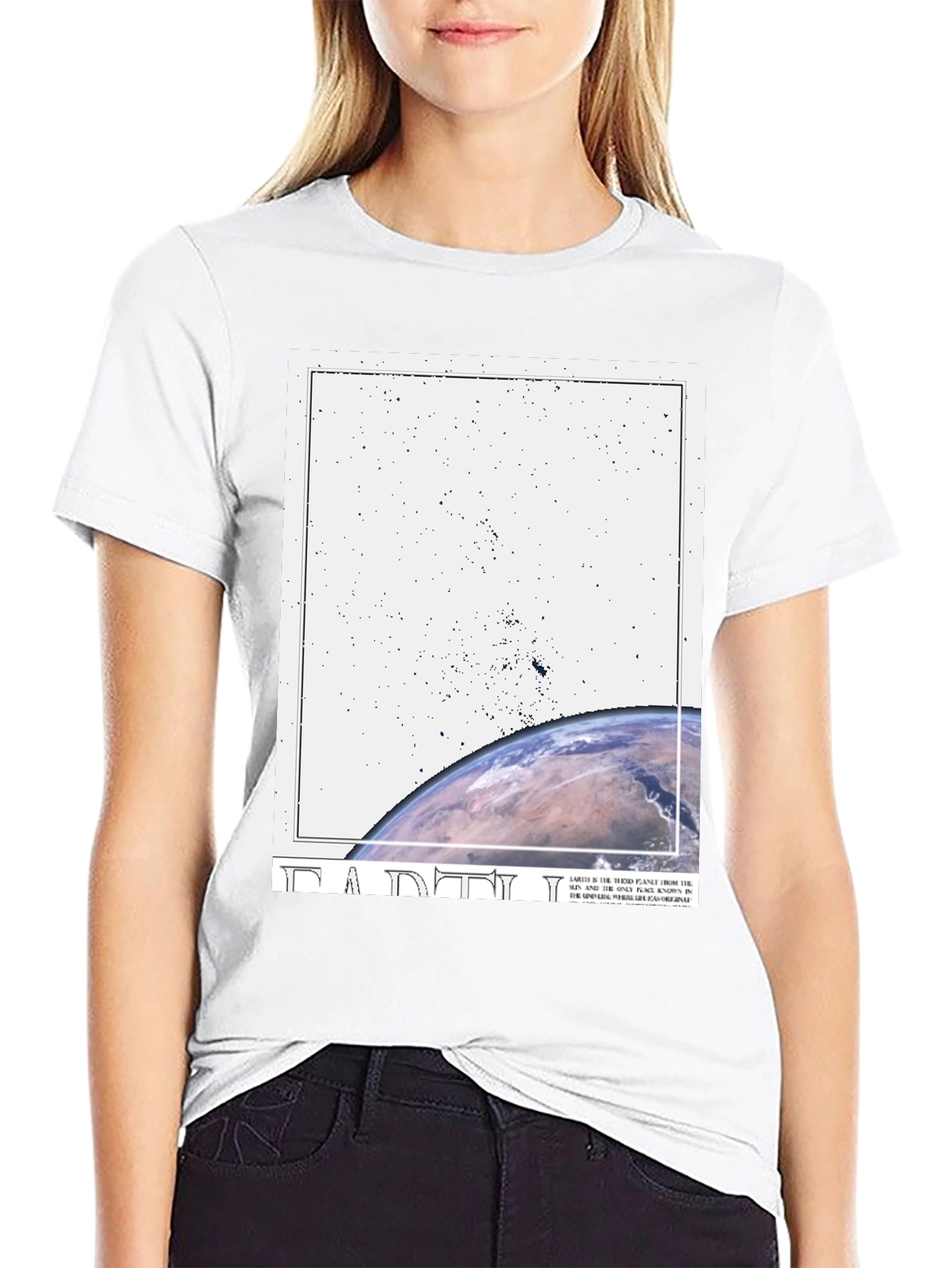 Camiseta Negra Estampada con Diseño Planeta Tierra