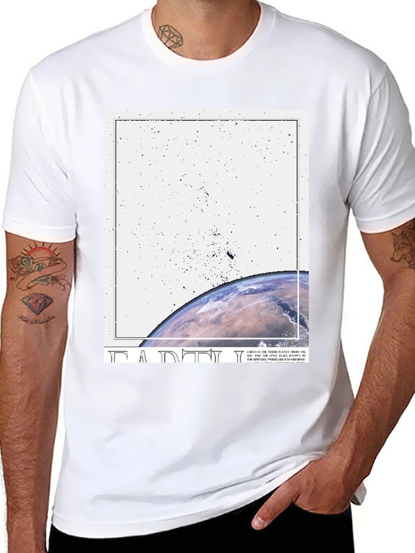 Camiseta Negra Estampada con Diseño Planeta Tierra