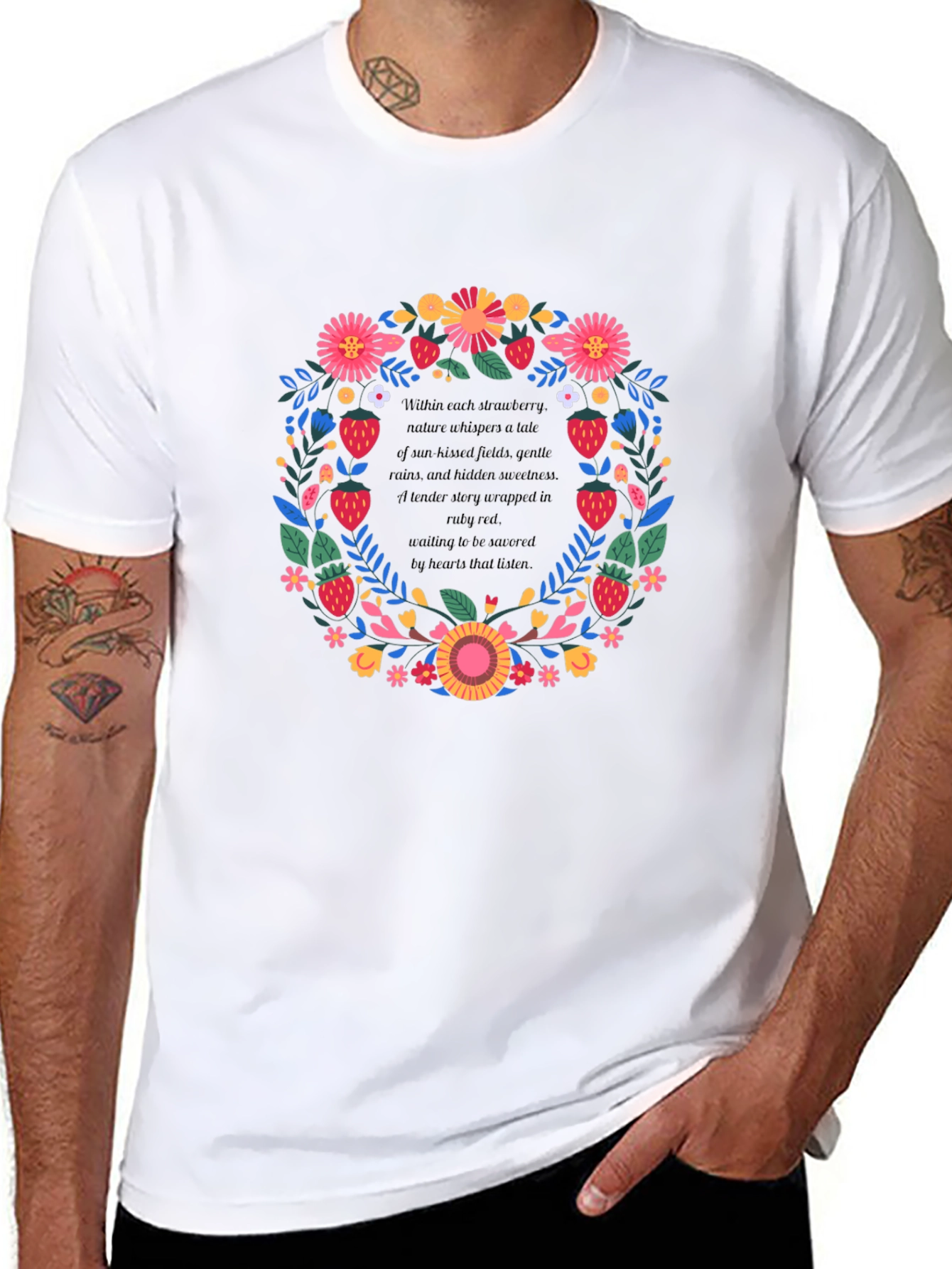 Camiseta Negra con Diseño Floral y de Fresas