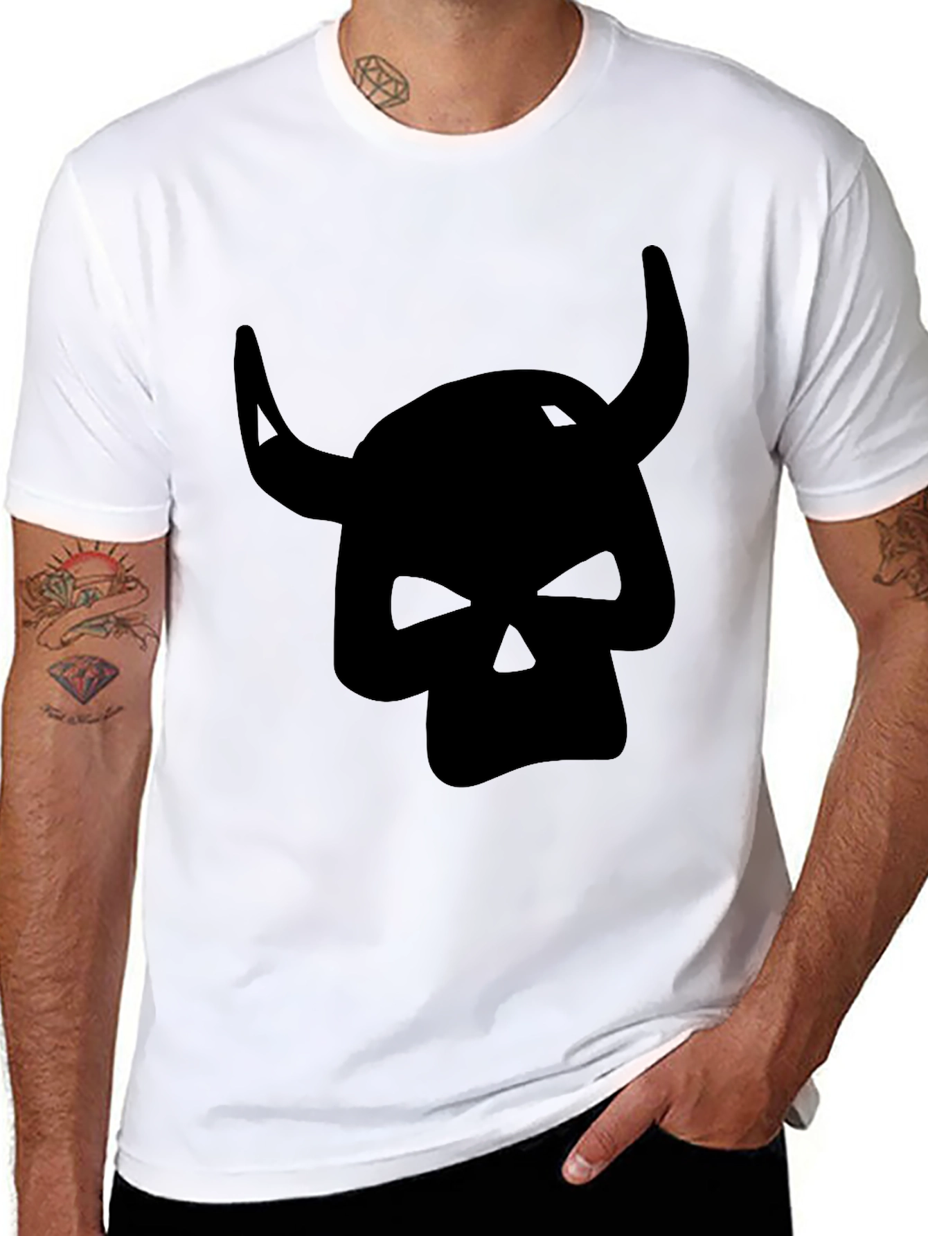 Camiseta Negra con Diseño de Cráneo con Cuernos