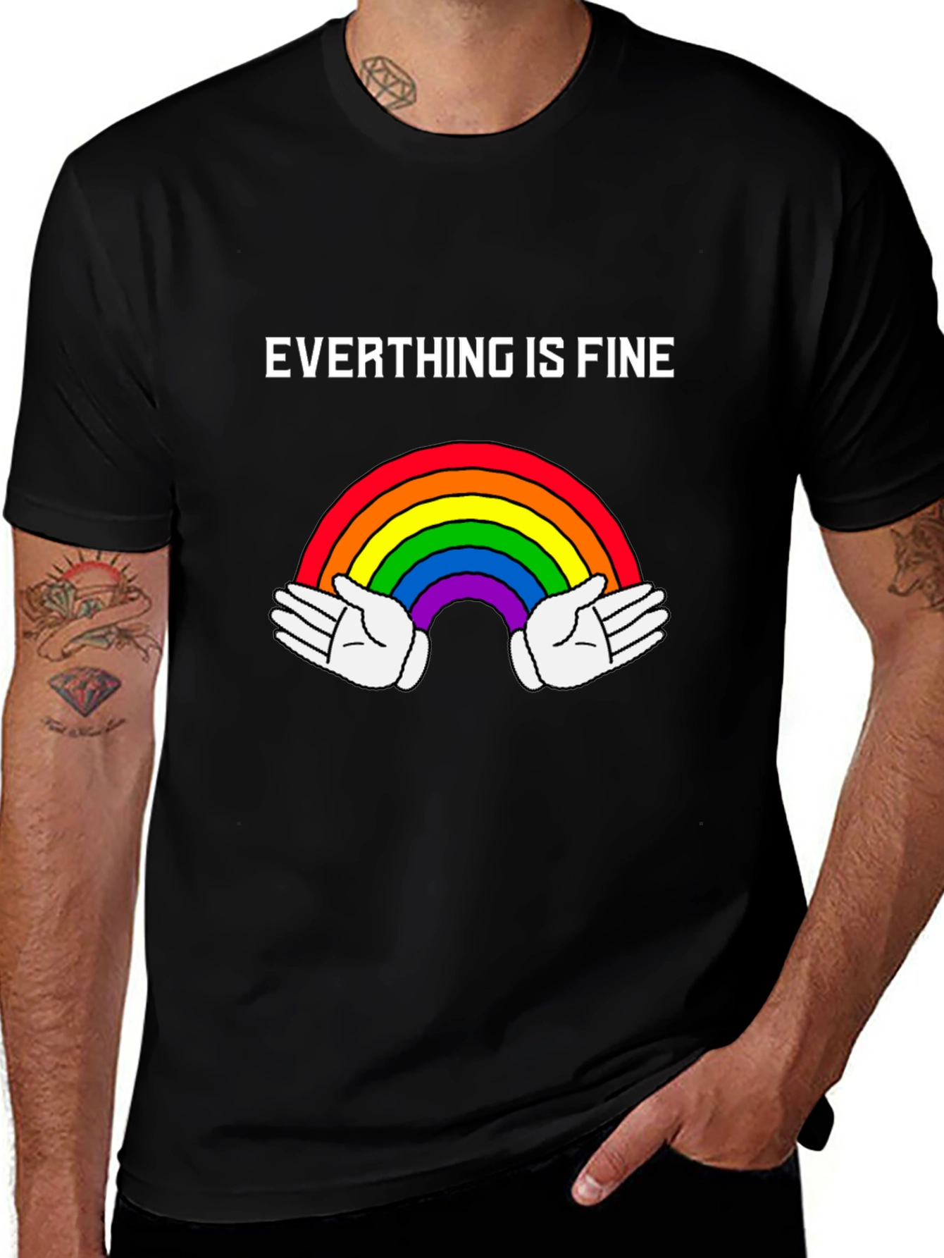 Camiseta Negra: Todo Está Bien - Arcoíris