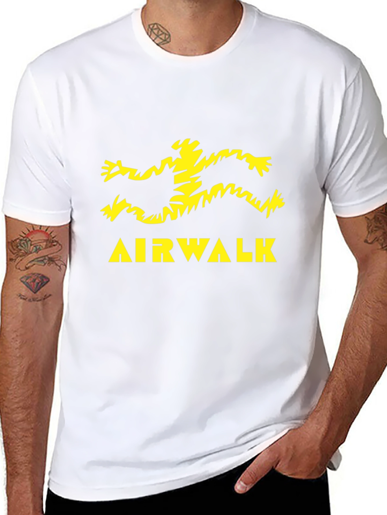 Camiseta Negra Airwalk Logo Amarillo Estampado